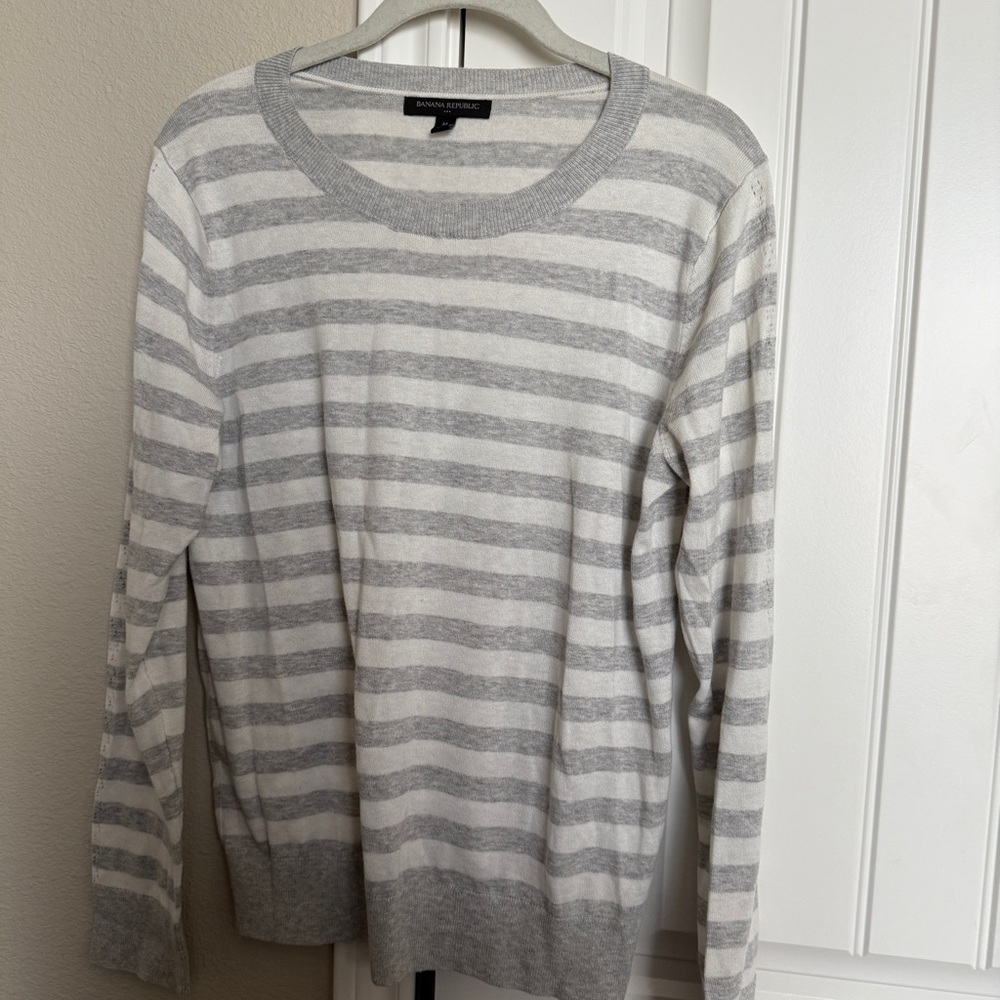 Banana Republic Light Gray and White Striped Crewneck Sweater Size M